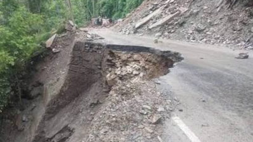 Sevoke Landslide Brings NH-10 to a Standstill, Tourists Left Stranded