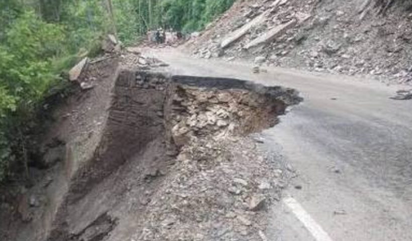 Sevoke Landslide Brings NH-10 to a Standstill, Tourists Left Stranded
