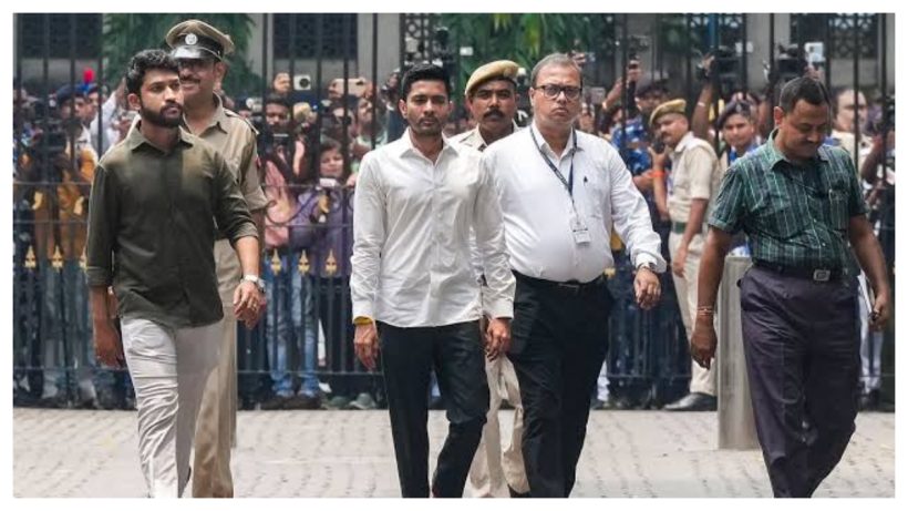Allegation Against Abhishek: Security Guards Seen Hanging Dangerously from Vehicle