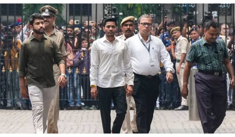 Allegation Against Abhishek: Security Guards Seen Hanging Dangerously from Vehicle