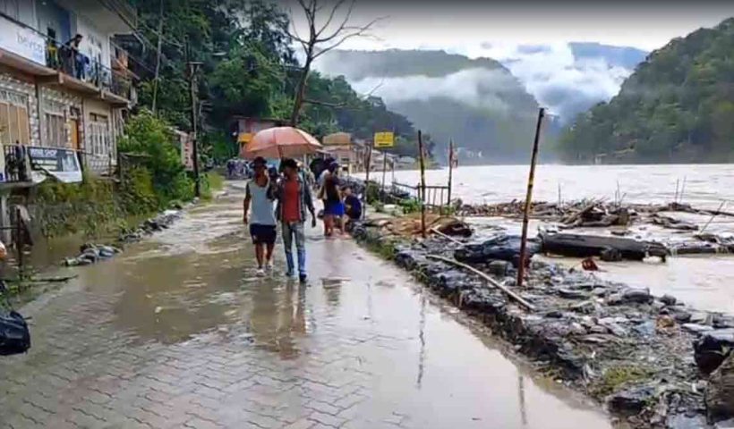 darjeeling-heavy-rain-landslides-road-closure-tourist-alert