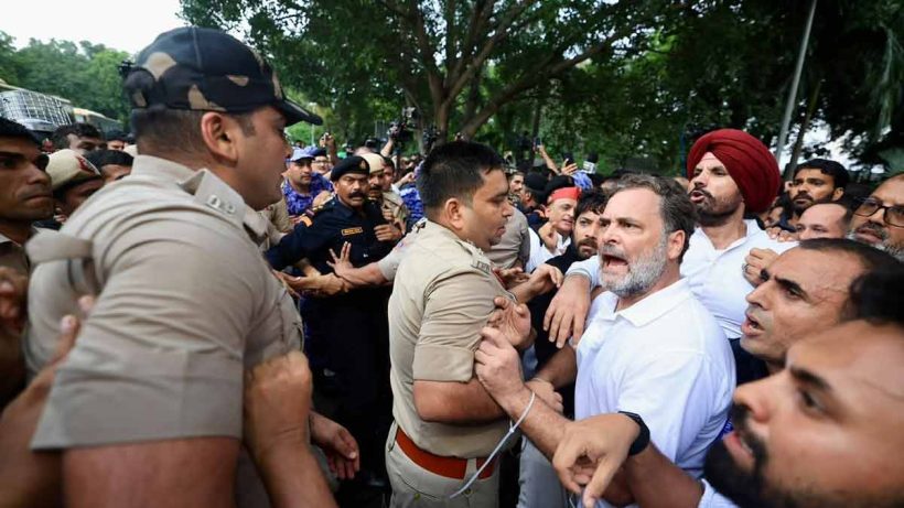 rahul-gandhi-detained