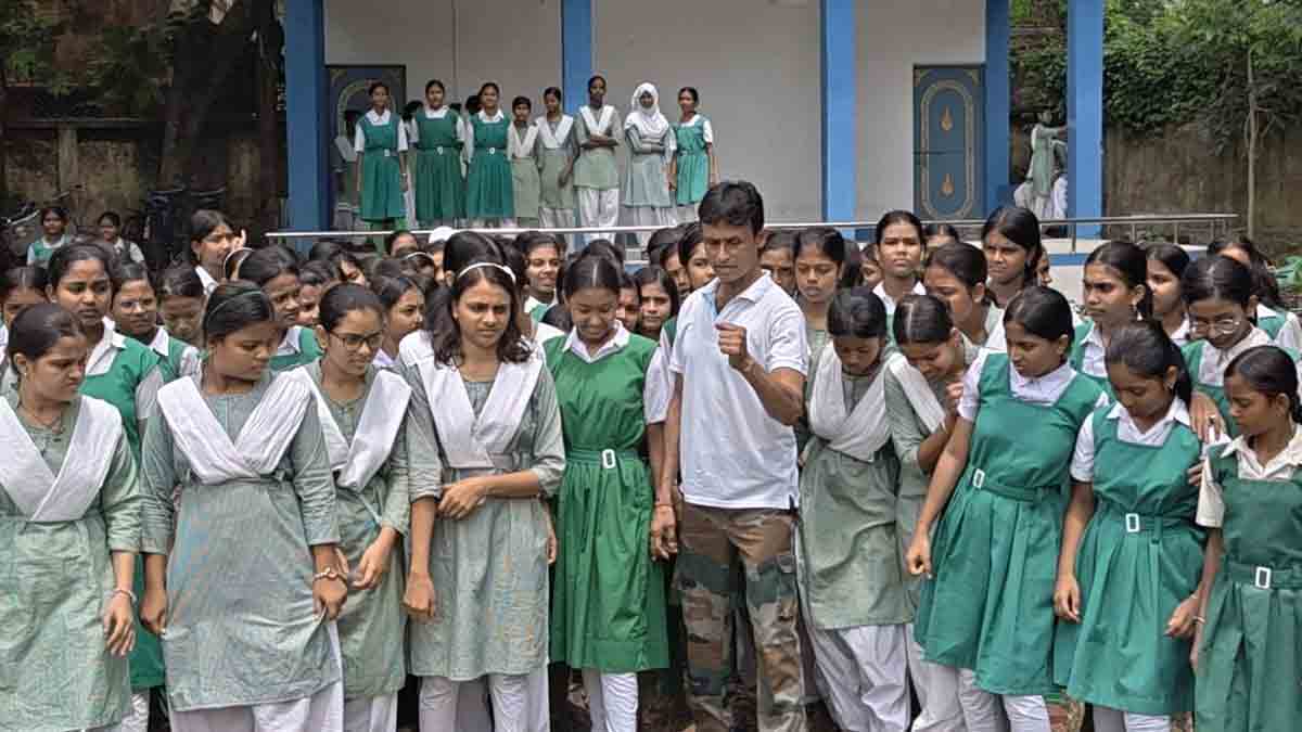 mission-ananya-birbhum-police-constable-trained-70000-girls-self-defence