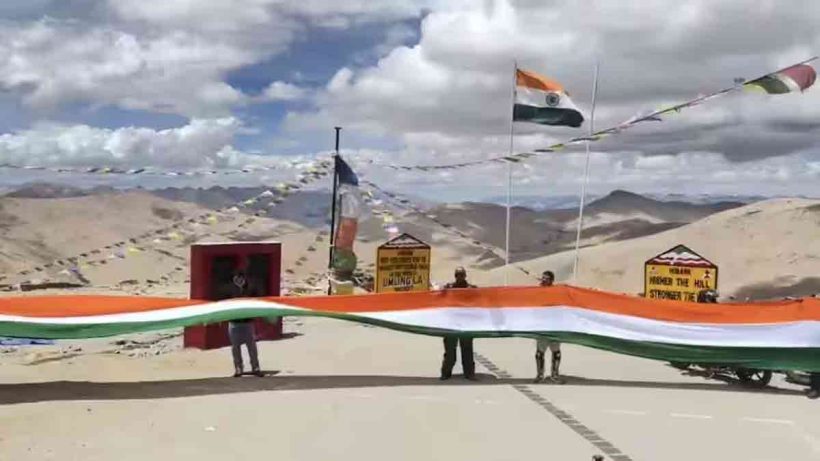 oron-hoists-390-feet-tricolour-at-umling-la-to-honour-kargil-heroes