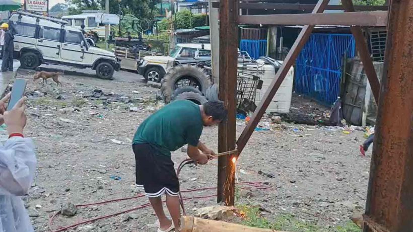 siliguri-illegal-hoarding-removal