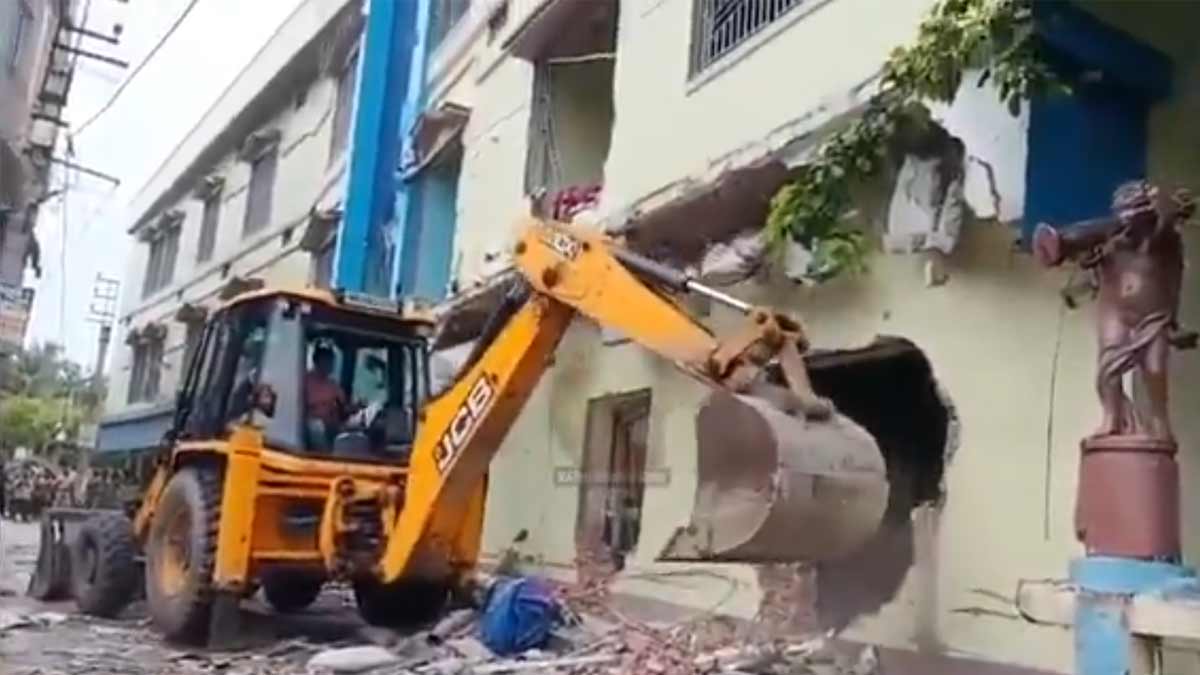 taki-ichamati-hotel-demolition